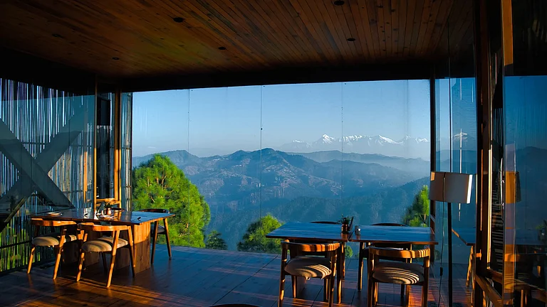 The dining area in The Kumaon - Nitin Pasricha